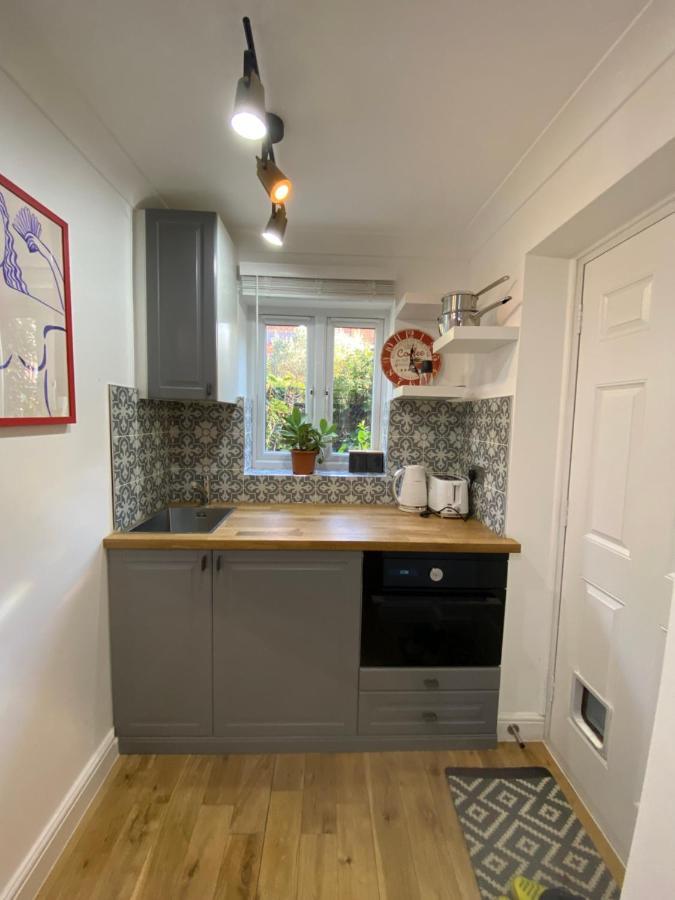 Stylish 1-Bed Studio London Bagian luar foto